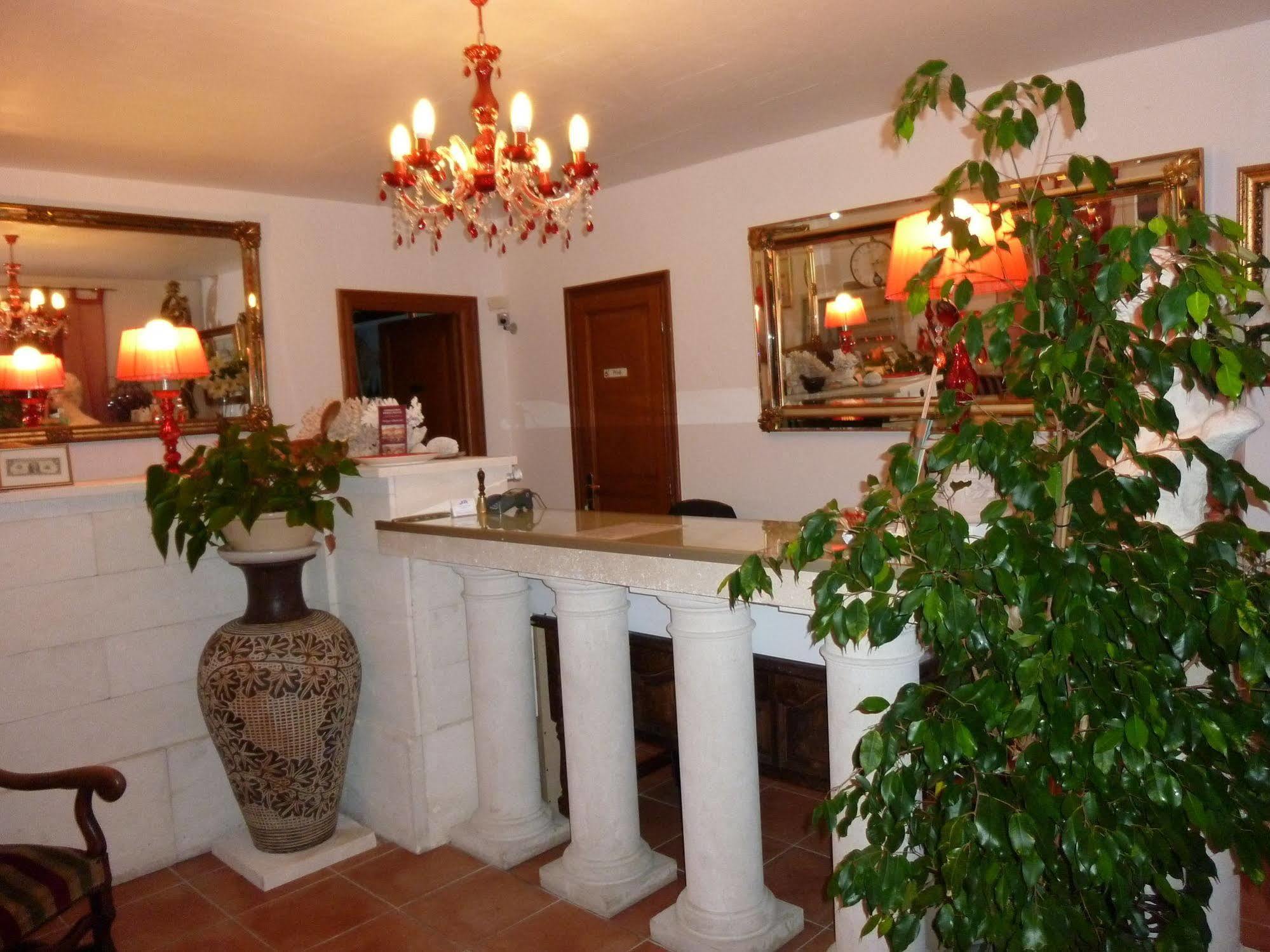 Hotel Martinengo Сен Максим Екстериор снимка